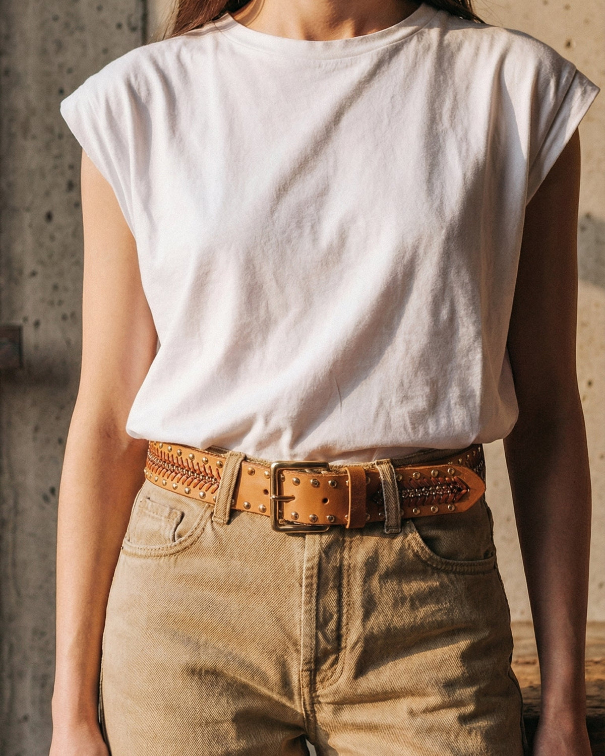Ceinture Altaïr tan en cuir de vachette clouté