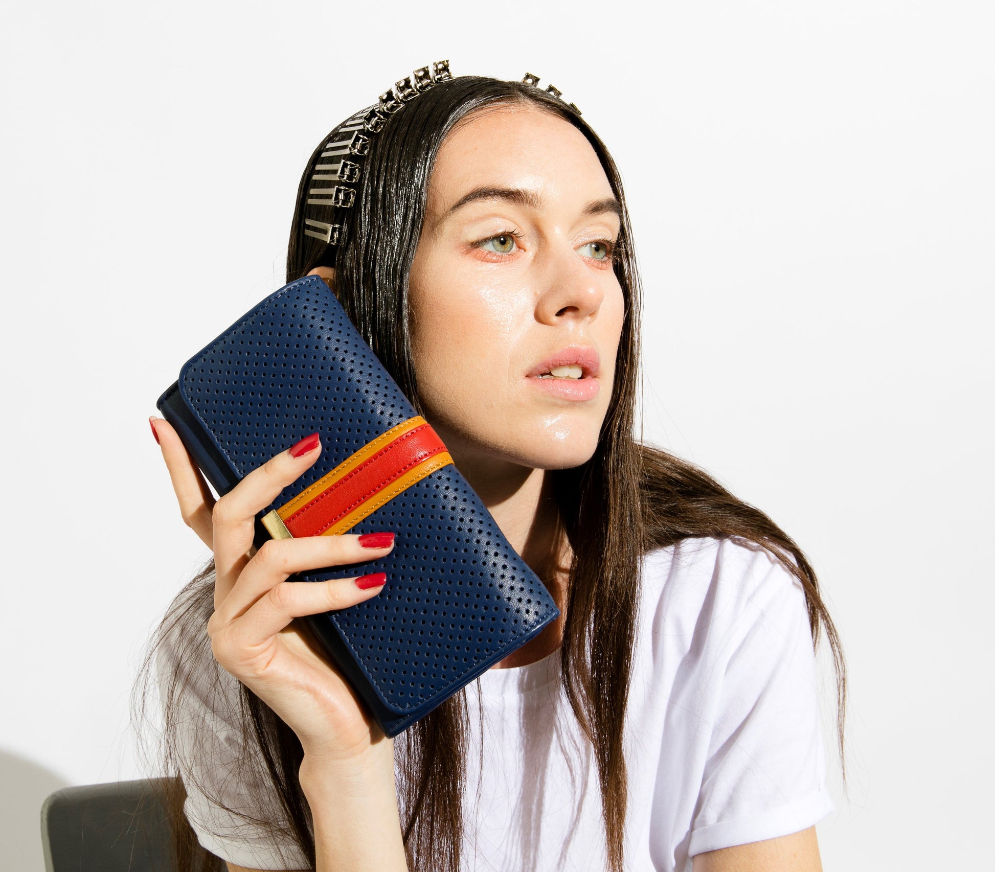 Portefeuille en cuir napa d'agneau et cuir de vachette perforé bleu