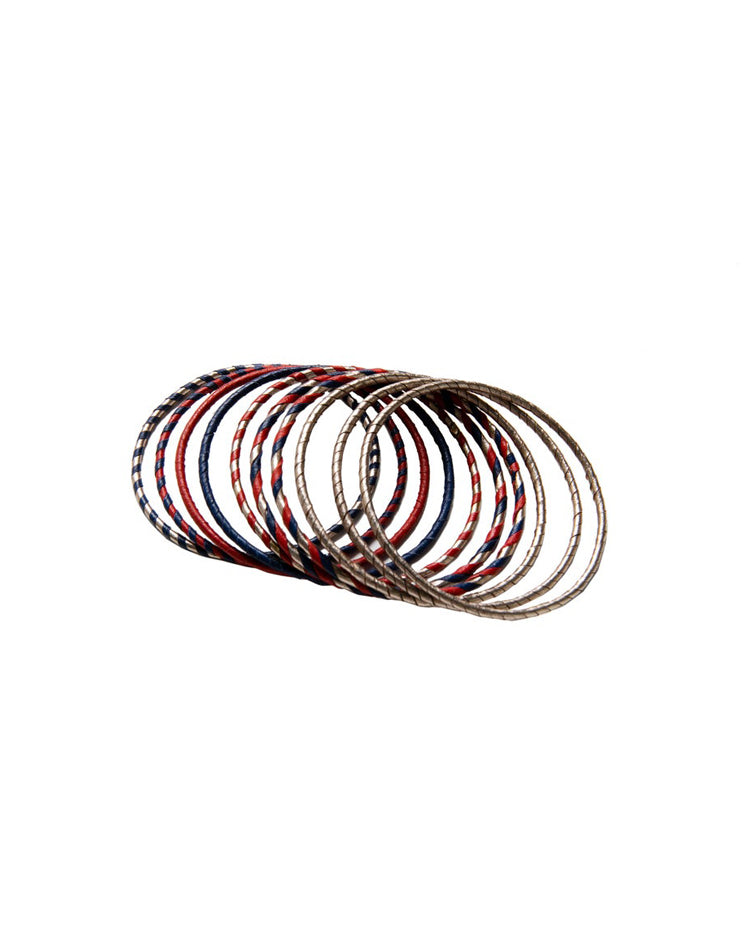 Bracelets rouges et bleus
