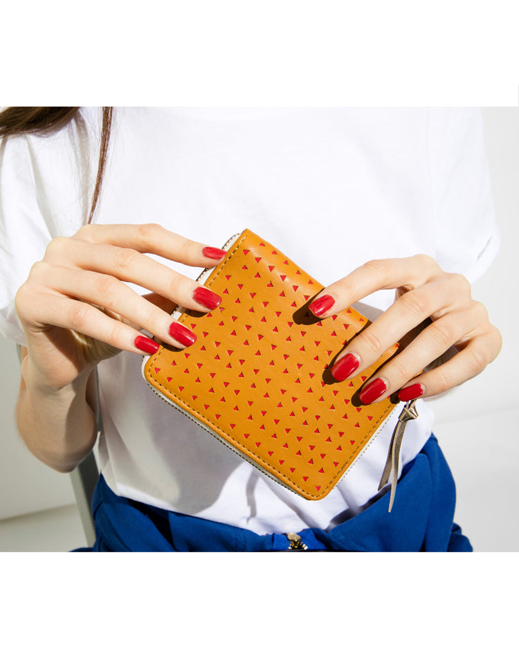 Portefeuille en cuir napa de veau et de mouton perforé moutarde